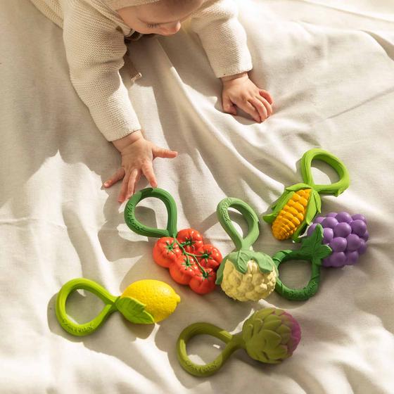 Oli&Carol Rattle Toy Tomato 