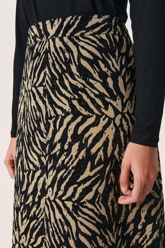 SOAKED IN LUXURY Jacquard Rock SLLYLIA 30407237 - Zebramuster - schwarz-sand