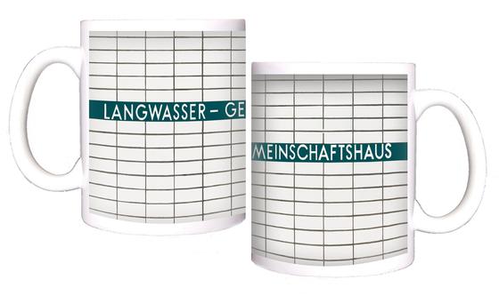 U-Bahn-Tasse Nuernberg Langwasser-Süd der Linie U1 in der originalgetreuen Stations-Gestaltung - weisser Fliesenspiegel mit weisser Schrift auf petrolfarbenem Streifen