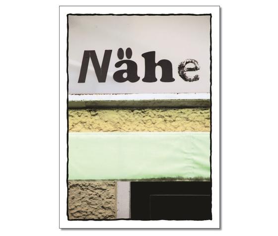 Klassische Postkarte - Geringe Entfernung. Foto des Schriftzuges: Naehe, wobei das e verblasst ist. 