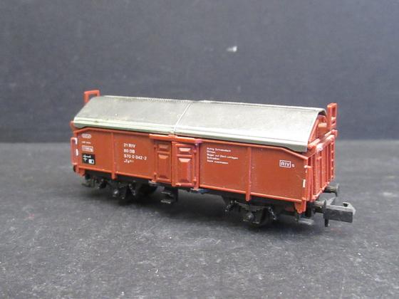 Arnold 4401 (0501) Hubschiebedachwagen der DB in braun für Spur N