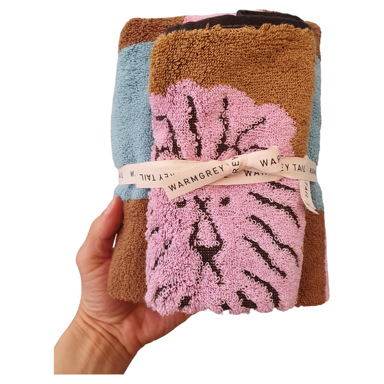 Warmgrey Tail Wild Lion