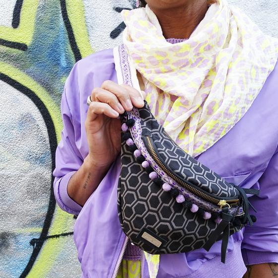 goldmarie Gürteltasche "Hipbag Sixtie Two" mit PomPom grau-schwarz-flieder