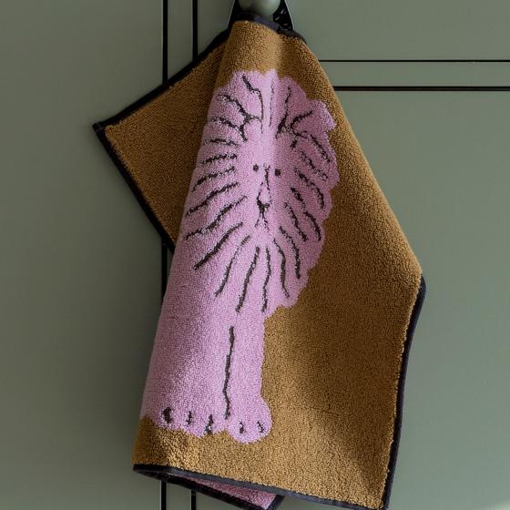 Warmgrey Tail Wild Lion