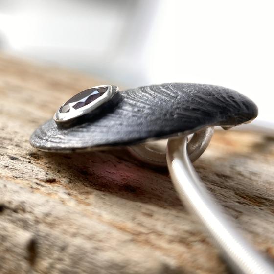 anhaenger_astarte_granat_violett