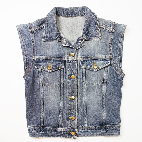 goldmarie Jeansweste LOVE PEACE MOIN - NR 36 - Recycelt aus einer Jeansjacke - denim washed blau