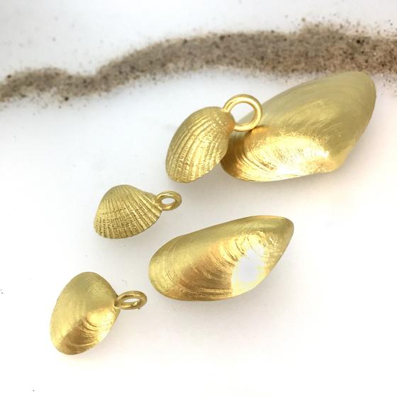 anhaenger-große-herzmuschel-750-gelbgold