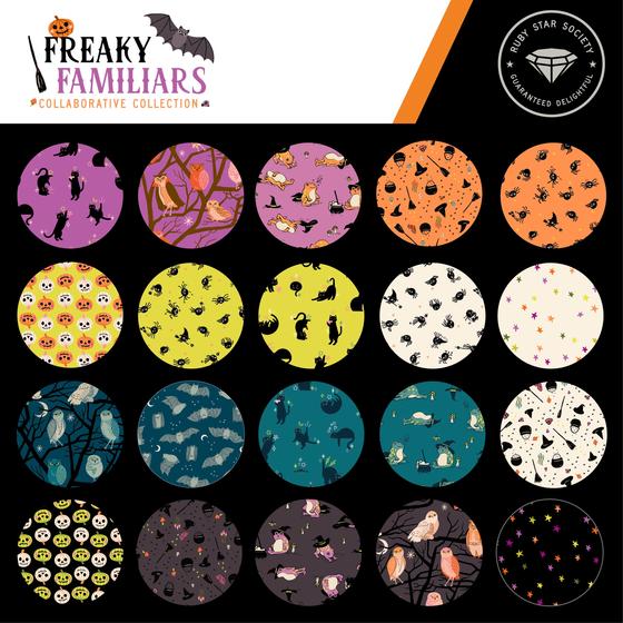 Frogmiliars Storytime von Ruby Star Society – verspielter Halloween-Stoff mit Fröschen in dunklen Teal- und Cremetönen