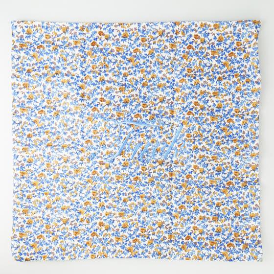 goldmarie Kissenhülle SLEEP & FUCK - Blumen Muster - weiß-hellblau-ocker-gelb - 40x40cm