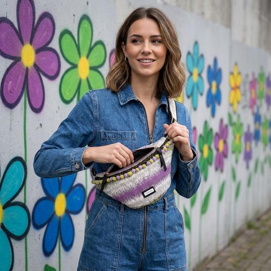 goldmarie Gürteltasche "Hipbag Miami" mit PomPom hellgrau-beere-apfel