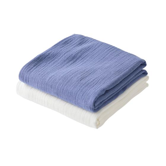 People wear Organic Mulltuch 2er Pack Blau Mix
