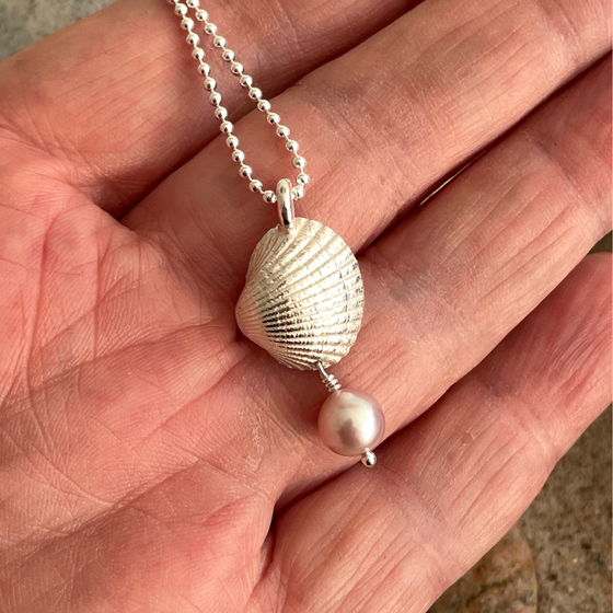 anhaenger_herzmuschel_silber_perle