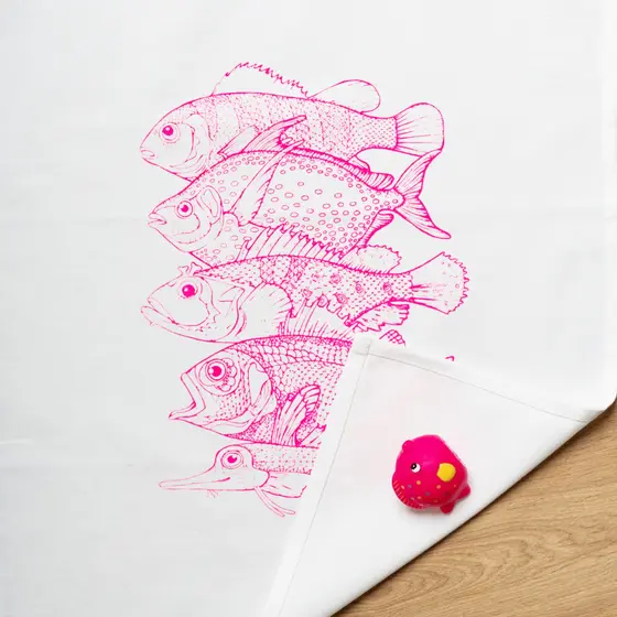 17;30 made in Hamburg Geschirrtuch 5 Fische - weiß-pink