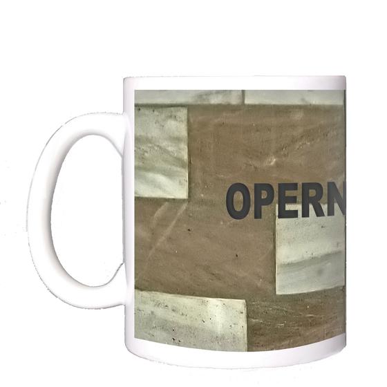 U-Bahn-Tasse Nuernberg Opernhaus der Linien U2 und U3 in der originalgetreuen Stations-Gestaltung mit dunkle Buchstaben auf altrosa marmorisierter Rückwand in Patchwork