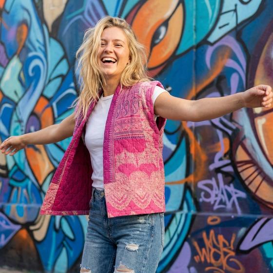 goldmarie Paisley Stepp Weste LOVE IS MY SUPERPOWER - Vintage-Stoff Recycelt - upcycling Einzelstück - pink
