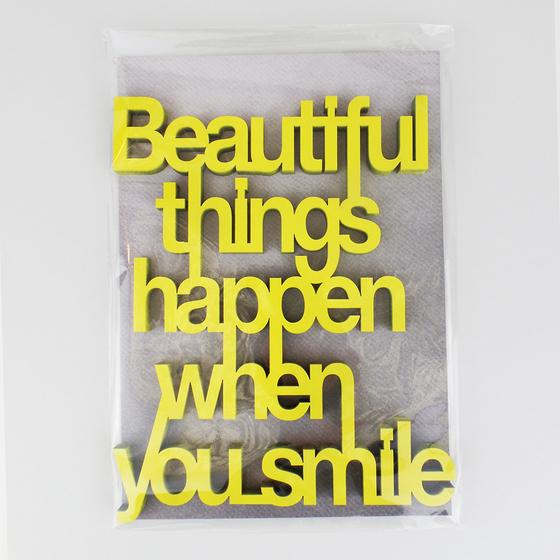 NOGALLERY Deko Schriftzug BEAUTIFUL THINGS HAPPEN WHEN YOU SMILE - gelb 