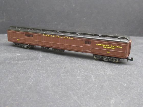 Atlas 2652 Pennsylvania Baggage Car #424 braun Spur N