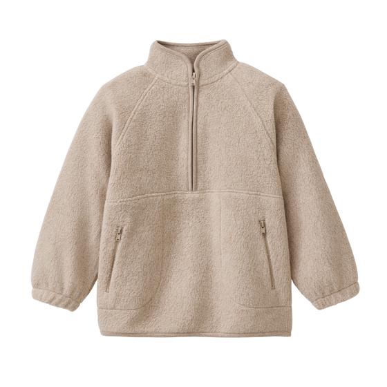 People wear Organic Fleece Pullover Mélange Dunkelsand