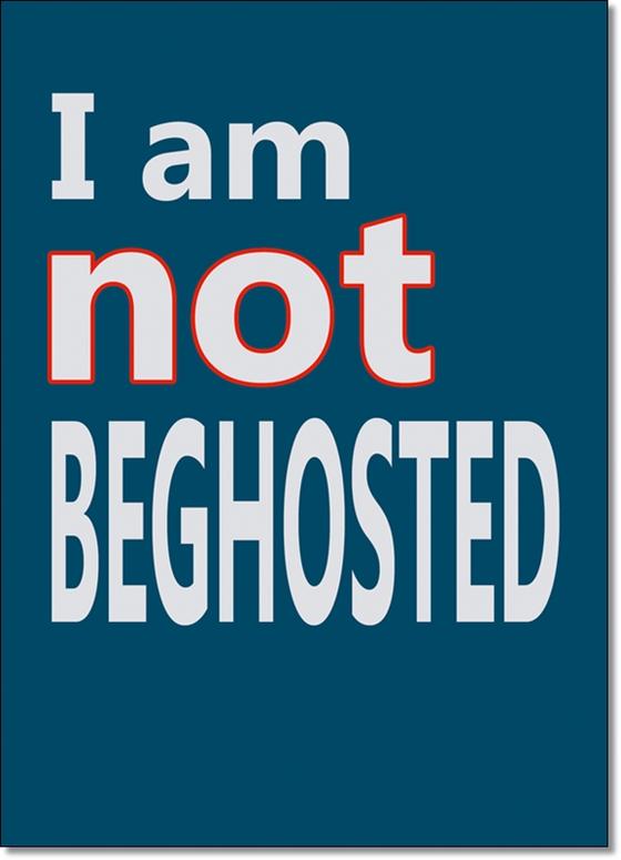 Denglisch Karte "I am not beghosted" -Typografie Postkarte dreifarbig - heller Schriftzug mit roter Kontur bei "not" auf Preussisch Blau mit woertlicher Uebersetzung von "Ich bin nicht begeistert"