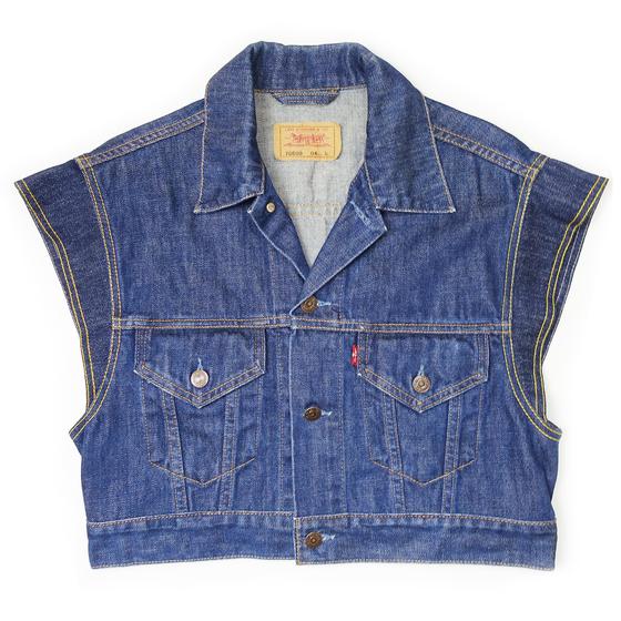goldmarie Jeansweste LOVE PEACE MOIN - NR 41 - Stick-Applikation - Recycelt aus einer Jeansjacke - denim blau