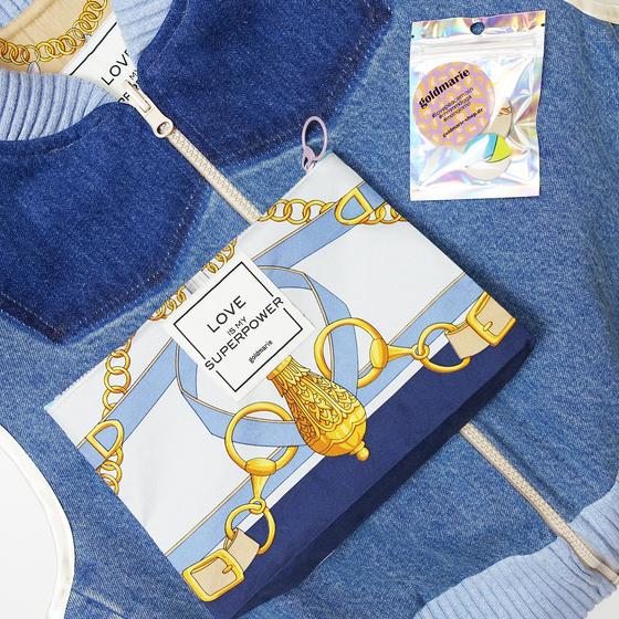 goldmarie Seidentuch-Weste LOVE IS MY SUPERPOWER - Vintage-Stoff Recycelt - blau - reversible OHMMM DIGGA -- mit Kosmetiktasche 