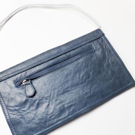 goldmarie Handtasche FLAT BAG Leder Vintage Look dunkelblau-silber 30x18cm