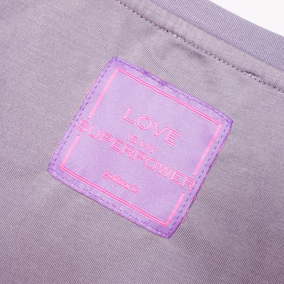 goldmarie T-Shirt LOVE IS MY SUPERPOWER  V-Ausschnitt - lavendel 