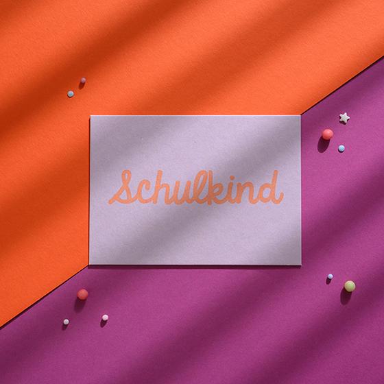 ava&yves Postkarte - Schulkind Flieder Rosa