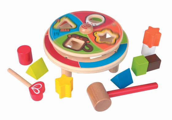 Klopfspiel und Formensortiere in einem 