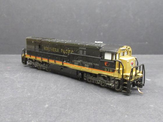 Minitrix 2009 302 US Diesellok GE U28C N Nr. 576 Northern Pacific schwarz/gold Spur N