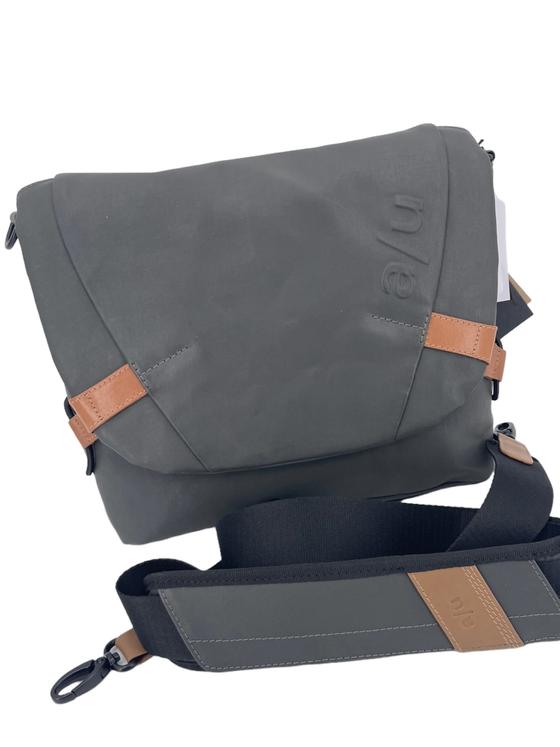 Aunts & Uncles SENDAI Japan Umhängetasche gravity grey