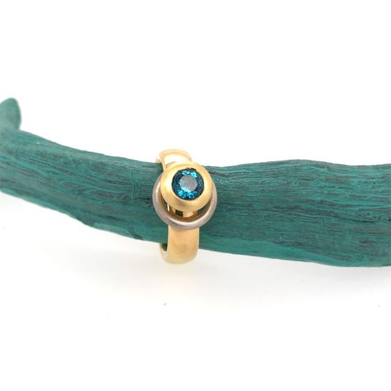 Beweglicher Ring mit Geräusch und Turmalin