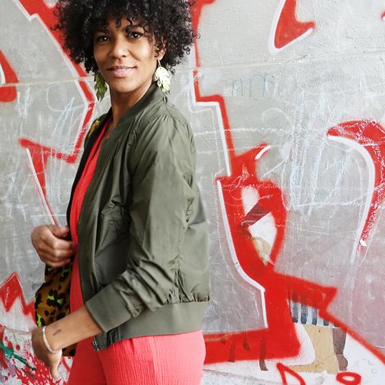 goldmarie Blouson-Jacke OHMMM DIGGA - olive-schwarz mit Glitzer 