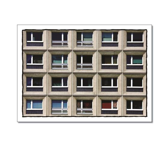 Foto einer Hausfassade mit vielen Fenstern. Rathauspassage Berlin. 