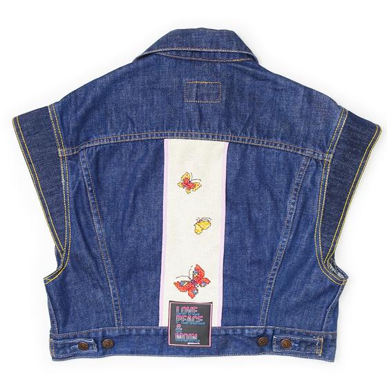 goldmarie Jeansweste LOVE PEACE MOIN - NR 41 - Stick-Applikation - Recycelt aus einer Jeansjacke - denim blau