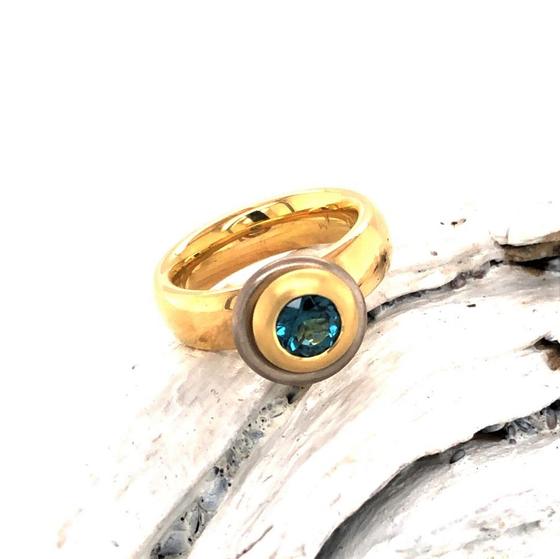 Beweglicher Ring mit Geräusch und Turmalin