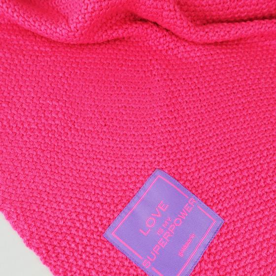 goldmarie Dreieckschal LOVE IS MY SUPERPOWER lila Label - Popcorn Strickmuster - pink