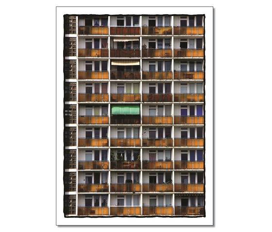 Foto einer Plattenbau-Fassade. Gleichheitsgedanke. 