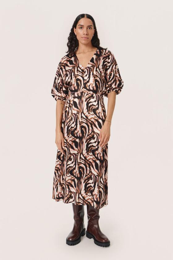 SOAKED IN LUXURY Kleid SLLeighton Evita 30407028 - kaffee-schwarz-rose 