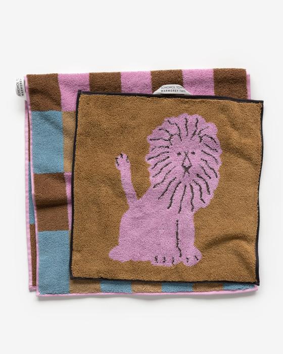 Warmgrey Tail Wild Lion