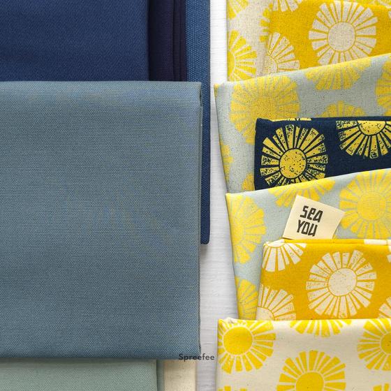 By the Seaside II von Cotton + Steel mit Grumpy Whales und Sonnen-Canvas, Design von Loes van Oosten.
