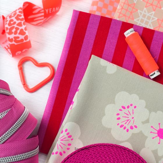 Paper Cuts 2 Stoff von Rashida Coleman-Hale für Ruby Star Society mit grafischem Muster fPaper Cuts 2 Stoff von Rashida Coleman-Hale für Ruby Star Society mit grafischem Muster für Taschen