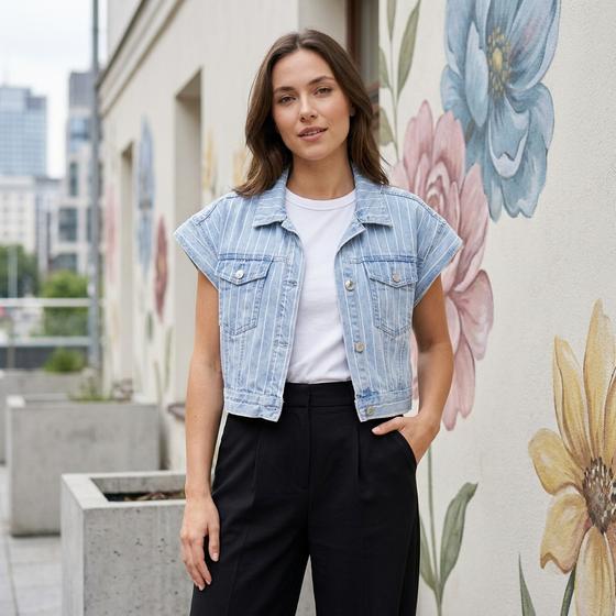 goldmarie Jeansweste LOVE PEACE MOIN - NR 38 - Nadelstreifen - Recycelt aus einer Jeansjacke - denim blau