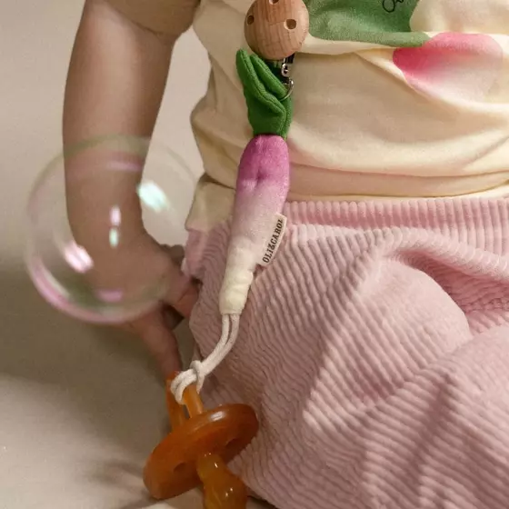 Oli&Carol Pacifier Clip Ramona the Radish