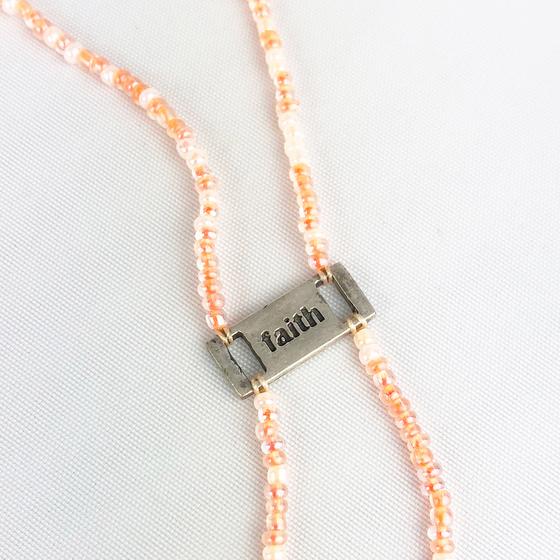 goldmarie Perlenkette FAITH 925er Silber Anhänger mit Fransen-Quast - neonorange-weiß