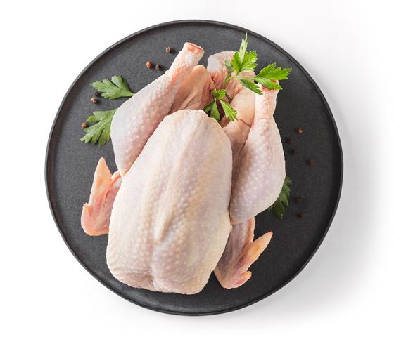 Weihnachtshähnchen mit Hals und Innereinen