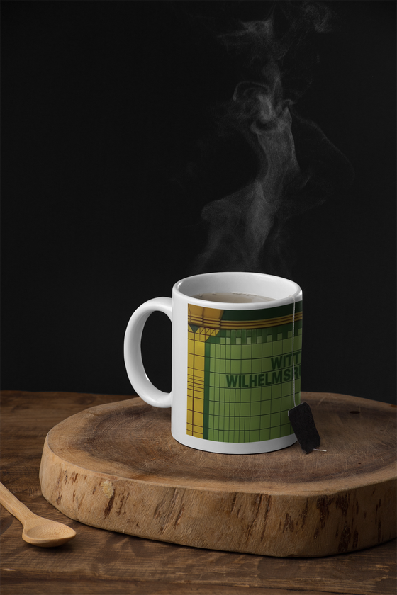 U-Bahn-Tasse Berlin Wittenau Wilhelmsruher Damm der Linie U8 in der originalgetreuen Stations-Gestaltung mit schwarzem Schriftzug auf olivgrünen Fliesen und in senfgelber Rahmung Ansicht Tasse links und rechts