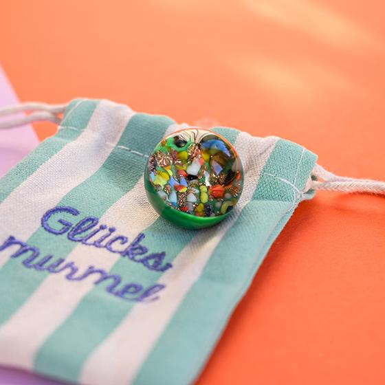 ava&yves Glücksmurmel Türkis mit Konfettisteinchen