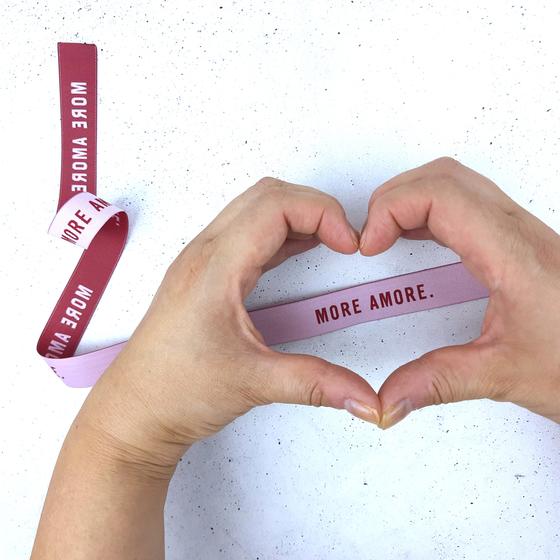 Mehr Etikette More Amore Webband