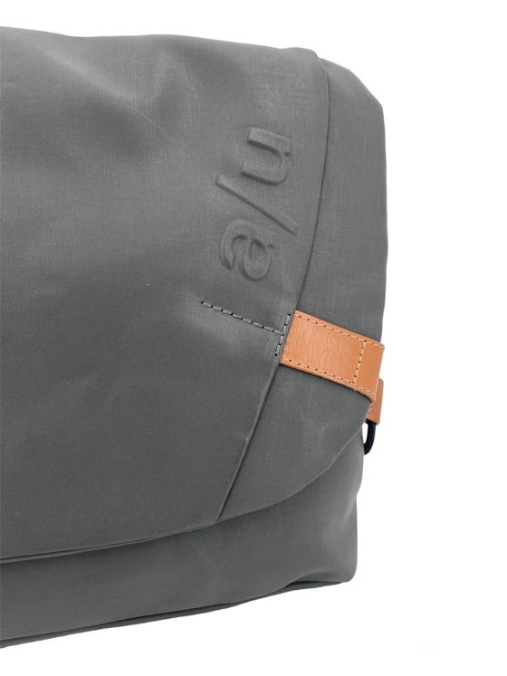 Aunts & Uncles SENDAI Japan Umhängetasche gravity grey